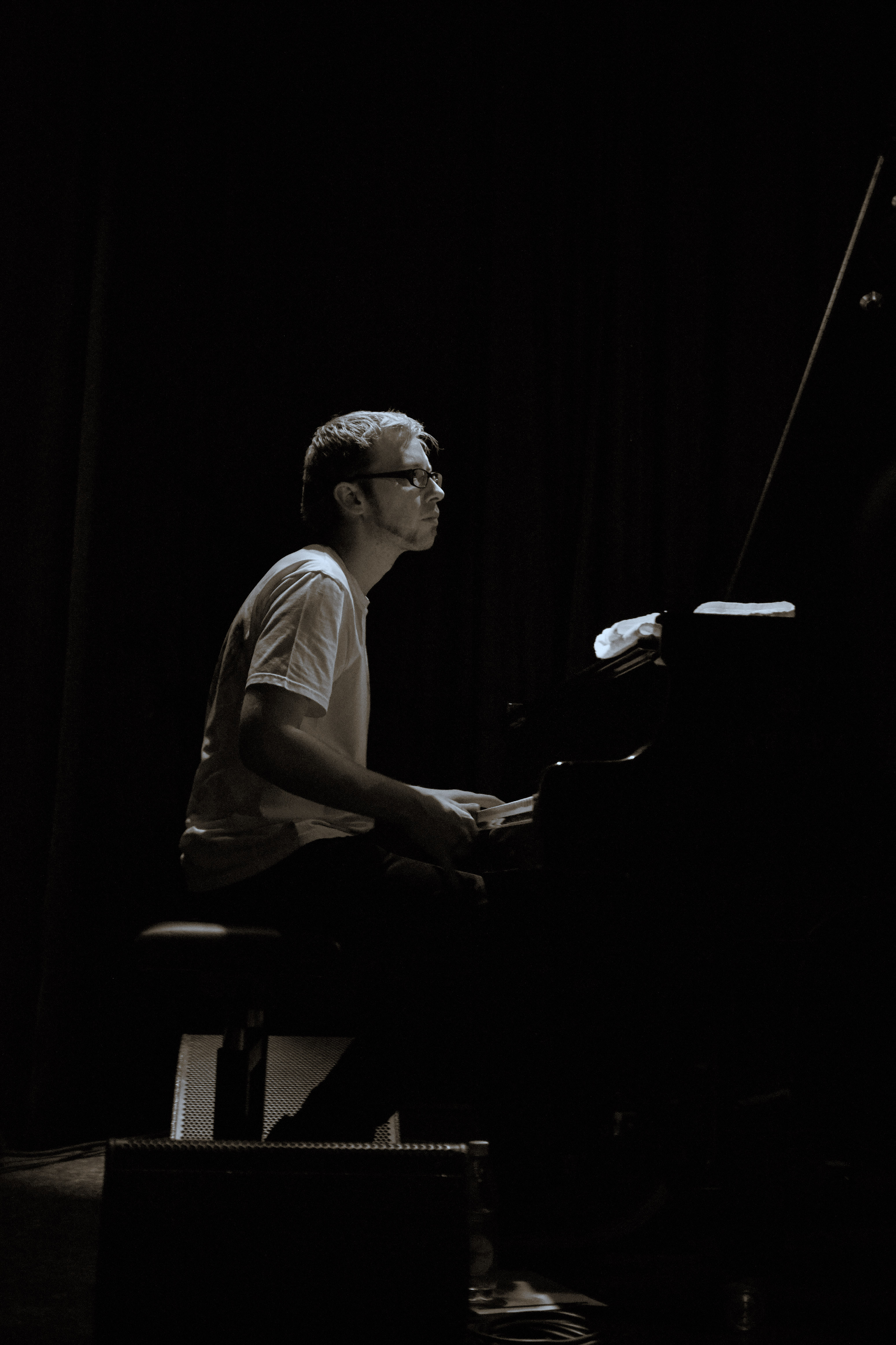 GoGo Pengui Live At Moods May 8 2016 2